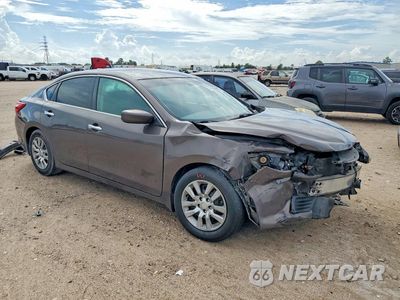 Czwarte zdjęcie samochodu z boku: 2017 NISSAN ALTIMA 2.5 S VIN:1N4AL3AP3HN326761 - miniatura