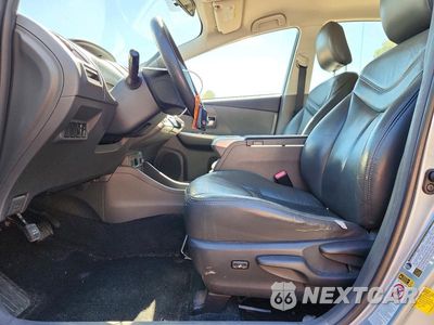 Zdjęcie 7 z 13 samochodu: 2013 TOYOTA PRIUS V TWO VIN:JTDZN3EU9D3252131 - miniatura