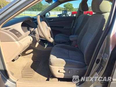 Zdjęcie 7 z 12 samochodu: 2005 TOYOTA CAMRY LE VIN:4T1BE32K75U984267 - miniatura