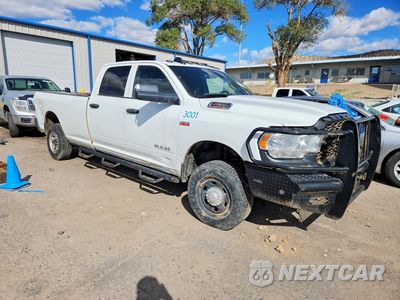 Czwarte zdjęcie samochodu z boku: 2022 RAM 2500 TRADESMAN VIN:3C6UR5HJ5NG273057 - miniatura