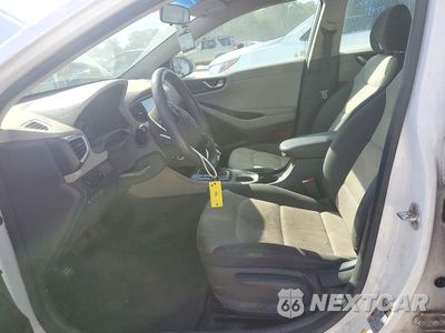 Zdjęcie 7 z 12 samochodu: 2019 HYUNDAI IONIQ BLUE VIN:KMHC65LC7KU110789 - miniatura