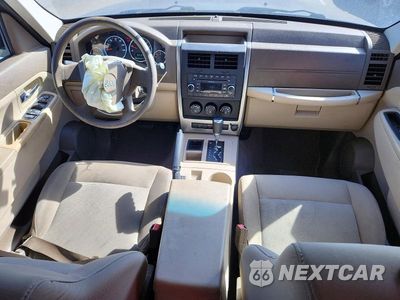 Zdjęcie 8 z 13 samochodu: 2009 JEEP LIBERTY SPORT VIN:1J8GP28K59W532407 - miniatura