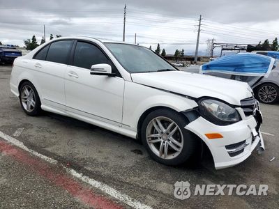 Czwarte zdjęcie samochodu z boku: 2014 MERCEDES-BENZ C 250 VIN:WDDGF4HB0EA963028 - miniatura