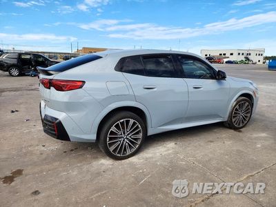 Trzecie zdjęcie samochodu z tyłu: 2026 BMW X2 XDRIVE28I VIN:WBX63GM06T5587965 - miniatura