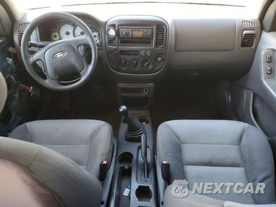 Zdjęcie 8 z 13 samochodu: 2004 FORD ESCAPE XLS VIN:1FMYU02B94KA28360 - miniatura
