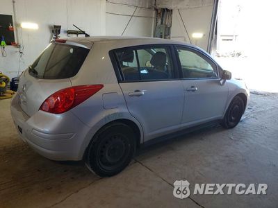 Trzecie zdjęcie samochodu z tyłu: 2012 NISSAN VERSA 1.8 S VIN:3N1BC1CP1CK205101 - miniatura