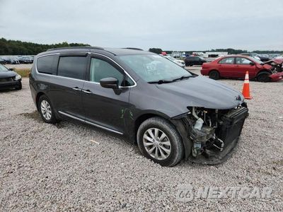 Czwarte zdjęcie samochodu z boku: 2017 CHRYSLER PACIFICA TOURING L VIN:2C4RC1BG1HR526797 - miniatura