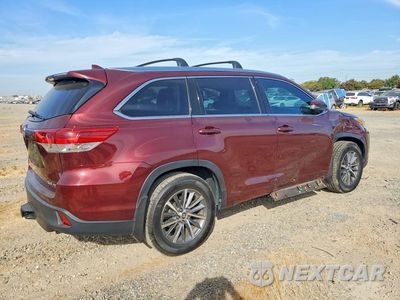 Trzecie zdjęcie samochodu z tyłu: 2018 TOYOTA HIGHLANDER XLE VIN:5TDJZRFH6JS886934 - miniatura
