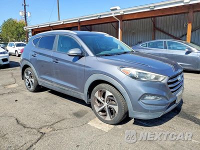 Czwarte zdjęcie samochodu z boku: 2016 HYUNDAI TUCSON SPORT VIN:KM8J3CA24GU164797 - miniatura