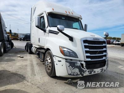 Czwarte zdjęcie samochodu z boku: 2021 FREIGHTLINER CASCADIA 126 VIN:1FUJHHDV0MLMT1677 - miniatura