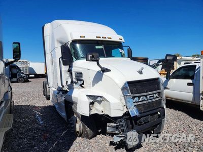 Czwarte zdjęcie samochodu z boku: 2020 MACK ANTHEM SEMI TRUCK VIN:1M1AN4GYXLM012601 - miniatura