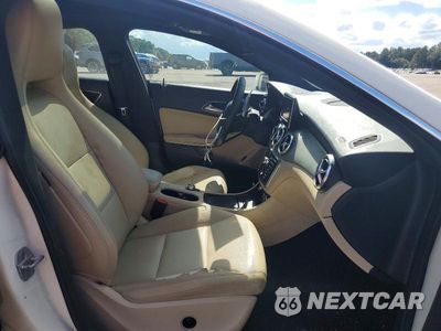 Zdjęcie 7 z 12 samochodu: 2014 MERCEDES-BENZ CLA 250 VIN:WDDSJ4EBXEN035782 - miniatura