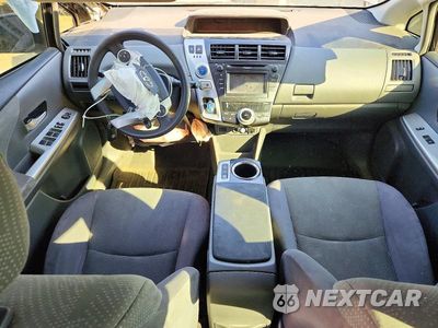 Zdjęcie 8 z 13 samochodu: 2013 TOYOTA PRIUS V THREE VIN:JTDZN3EUXD3279645 - miniatura