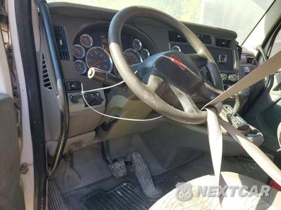 Zdjęcie 8 z 13 samochodu: 2015 KENWORTH T680 SEMI TRUCK VIN:1XKYDP9X3FJ438809 - miniatura