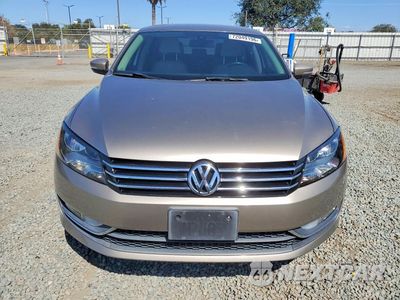 Piąte zdjęcie samochodu w środku: 2015 VOLKSWAGEN PASSAT S VIN:1VWAT7A34FC116982 - miniatura
