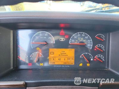 Zdjęcie 9 z 14 samochodu: 2018 VOLVO VNL SEMI TRUCK VIN:4V4NC9EH8JN999508 - miniatura