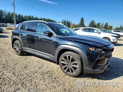 Czwarte zdjęcie samochodu z boku: 2023 MAZDA CX-50 PREMIUM PLUS VIN:7MMVABEM5PN137782 - miniatura