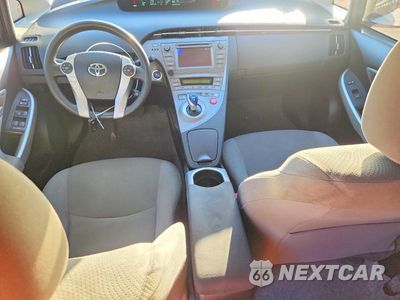Zdjęcie 8 z 12 samochodu: 2015 TOYOTA PRIUS TWO VIN:JTDKN3DU5F1926535 - miniatura