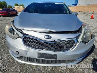 Piąte zdjęcie samochodu w środku: 2015 KIA FORTE LX VIN:KNAFK4A65F5296303 - miniatura