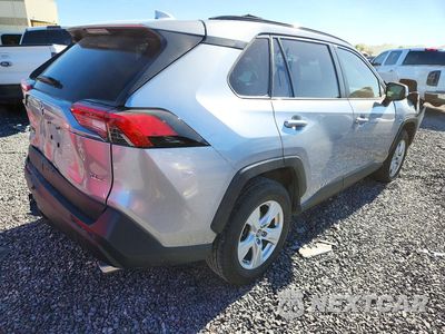 Trzecie zdjęcie samochodu z tyłu: 2019 TOYOTA RAV4 XLE VIN:JTMW1RFV5KD510628 - miniatura