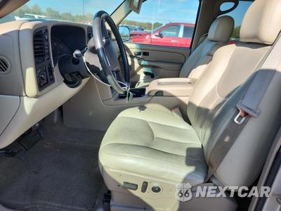 Zdjęcie 7 z 13 samochodu: 2004 CHEVROLET SUBURBAN K1500 VIN:3GNFK16Z04G287932 - miniatura