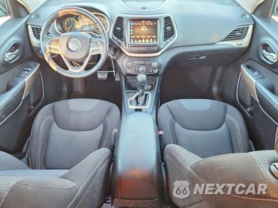 Zdjęcie 8 z 13 samochodu: 2017 JEEP CHEROKEE LATITUDE VIN:1C4PJLCB3HW603236 - miniatura