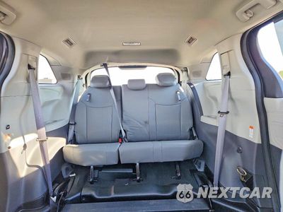 Zdjęcie 10 z 14 samochodu: 2023 TOYOTA SIENNA XLE VIN:5TDJRKEC1PS179973 - miniatura