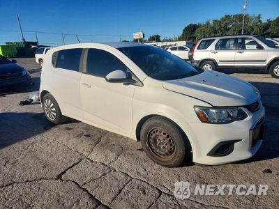 Czwarte zdjęcie samochodu z boku: 2017 CHEVROLET SONIC VIN:1G1JG6SH5H4174679 - miniatura
