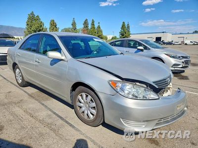 Czwarte zdjęcie samochodu z boku: 2005 TOYOTA CAMRY LE VIN:4T1BE30K55U548701 - miniatura