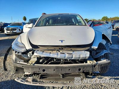 Piąte zdjęcie samochodu w środku: 2021 TESLA MODEL Y VIN:5YJYGAEE8MF300787 - miniatura