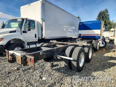 Trzecie zdjęcie samochodu z tyłu: 2018 PETERBILT 567 TRUCK CAB AND CHASSIS VIN:1NPCXP0X0JD473785 - miniatura