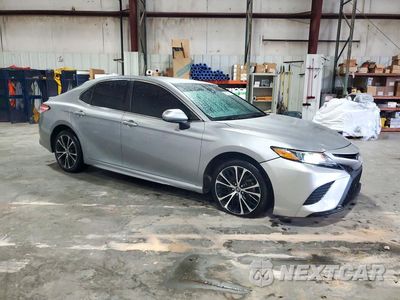 Czwarte zdjęcie samochodu z boku: 2020 TOYOTA CAMRY SE VIN:4T1G11AK9LU912782 - miniatura