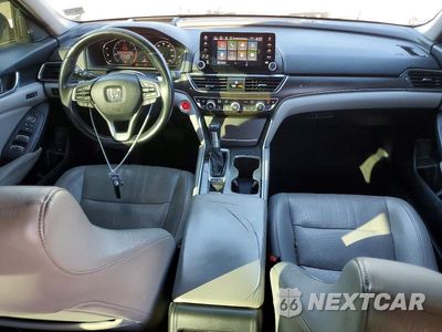 Zdjęcie 8 z 12 samochodu: 2018 HONDA ACCORD TOURING VIN:1HGCV1F97JA062521 - miniatura