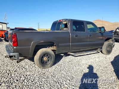 Trzecie zdjęcie samochodu z tyłu: 2006 CHEVROLET SILVERADO K2500 HEAVY DUTY VIN:1GCHK23D16F204075 - miniatura