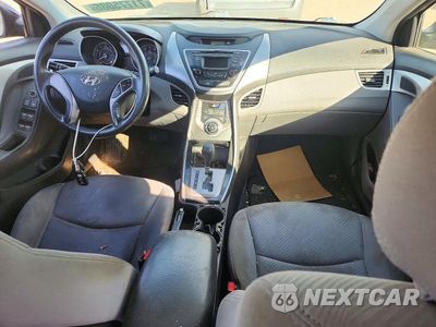 Zdjęcie 8 z 12 samochodu: 2013 HYUNDAI ELANTRA GLS VIN:5NPDH4AE2DH382858 - miniatura