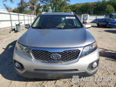 Piąte zdjęcie samochodu w środku: 2013 KIA SORENTO LX VIN:5XYKT3A65DG418297 - miniatura