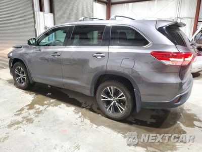 Drugie zdjęcie samochodu z przodu: 2018 TOYOTA HIGHLANDER LE VIN:5TDBZRFH6JS843523 - miniatura