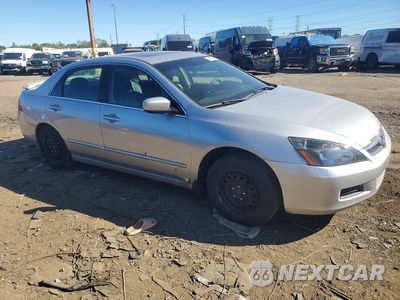 Czwarte zdjęcie samochodu z boku: 2007 HONDA ACCORD EX VIN:1HGCM66567A800962 - miniatura