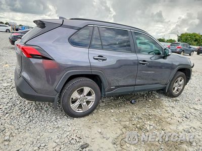Trzecie zdjęcie samochodu z tyłu: 2025 TOYOTA RAV4 HYBRID XLE VIN:4T3RWRFV9SU170966 - miniatura