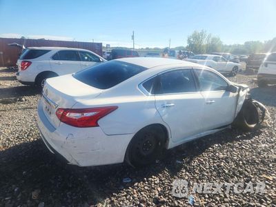 Trzecie zdjęcie samochodu z tyłu: 2017 NISSAN ALTIMA 2.5 S VIN:1N4AL3AP9HN330832 - miniatura