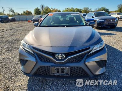 Piąte zdjęcie samochodu w środku: 2020 TOYOTA CAMRY SE VIN:4T1G11AK4LU509082 - miniatura