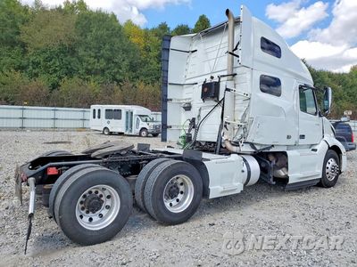 Trzecie zdjęcie samochodu z tyłu: 2019 VOLVO VNL SEMI TRUCK VIN:4V4NC9EHXKN196233 - miniatura