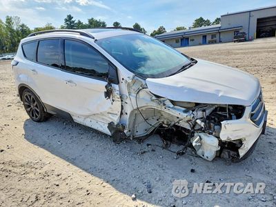 Czwarte zdjęcie samochodu z boku: 2017 FORD ESCAPE TITANIUM VIN:1FMCU9JD7HUD01601 - miniatura