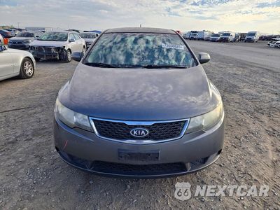 Piąte zdjęcie samochodu w środku: 2013 KIA FORTE EX VIN:KNAFU4A23D5731453 - miniatura