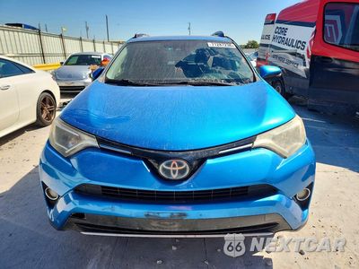 Piąte zdjęcie samochodu w środku: 2017 TOYOTA RAV4 HYBRID XLE VIN:JTMRJREV9HD115732 - miniatura