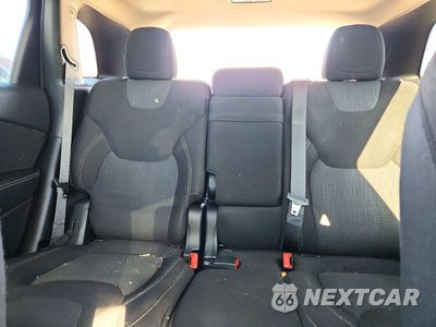 Zdjęcie 10 z 13 samochodu: 2015 JEEP CHEROKEE LATITUDE VIN:1C4PJLCS2FW629257 - miniatura
