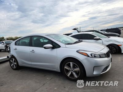 Czwarte zdjęcie samochodu z boku: 2018 KIA FORTE LX VIN:3KPFL4A76JE249559 - miniatura