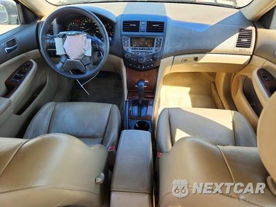 Zdjęcie 8 z 12 samochodu: 2006 HONDA ACCORD EX VIN:1HGCM66516A069937 - miniatura