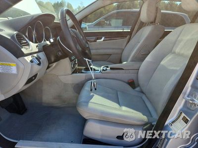 Zdjęcie 7 z 13 samochodu: 2013 MERCEDES-BENZ C 250 VIN:WDDGF4HB5DR282749 - miniatura