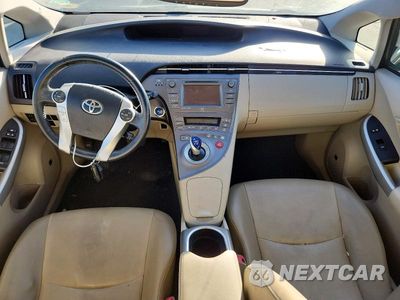 Zdjęcie 8 z 12 samochodu: 2012 TOYOTA PRIUS FOUR VIN:JTDKN3DU5C5383143 - miniatura